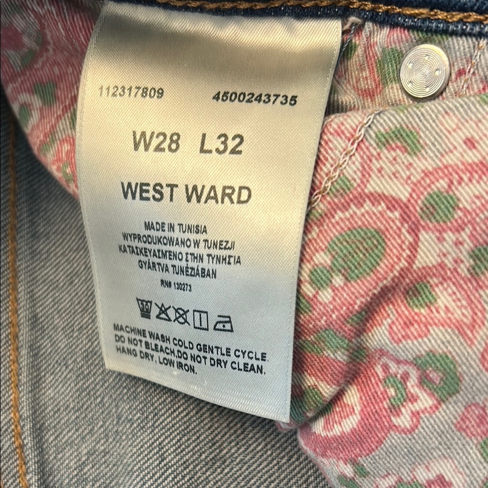 Wrangler FENDER Westward 626:  Blue Jeans with Patches and graffiti. So fun! - Picture 4 of 6